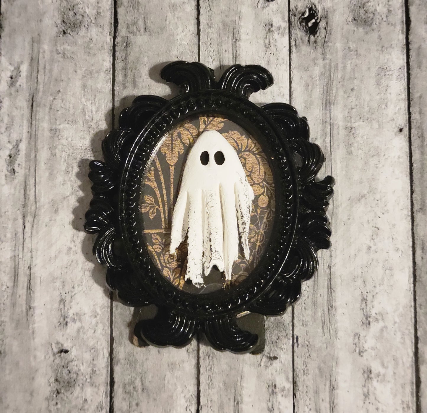 Tiny ornate Ghostie Frames