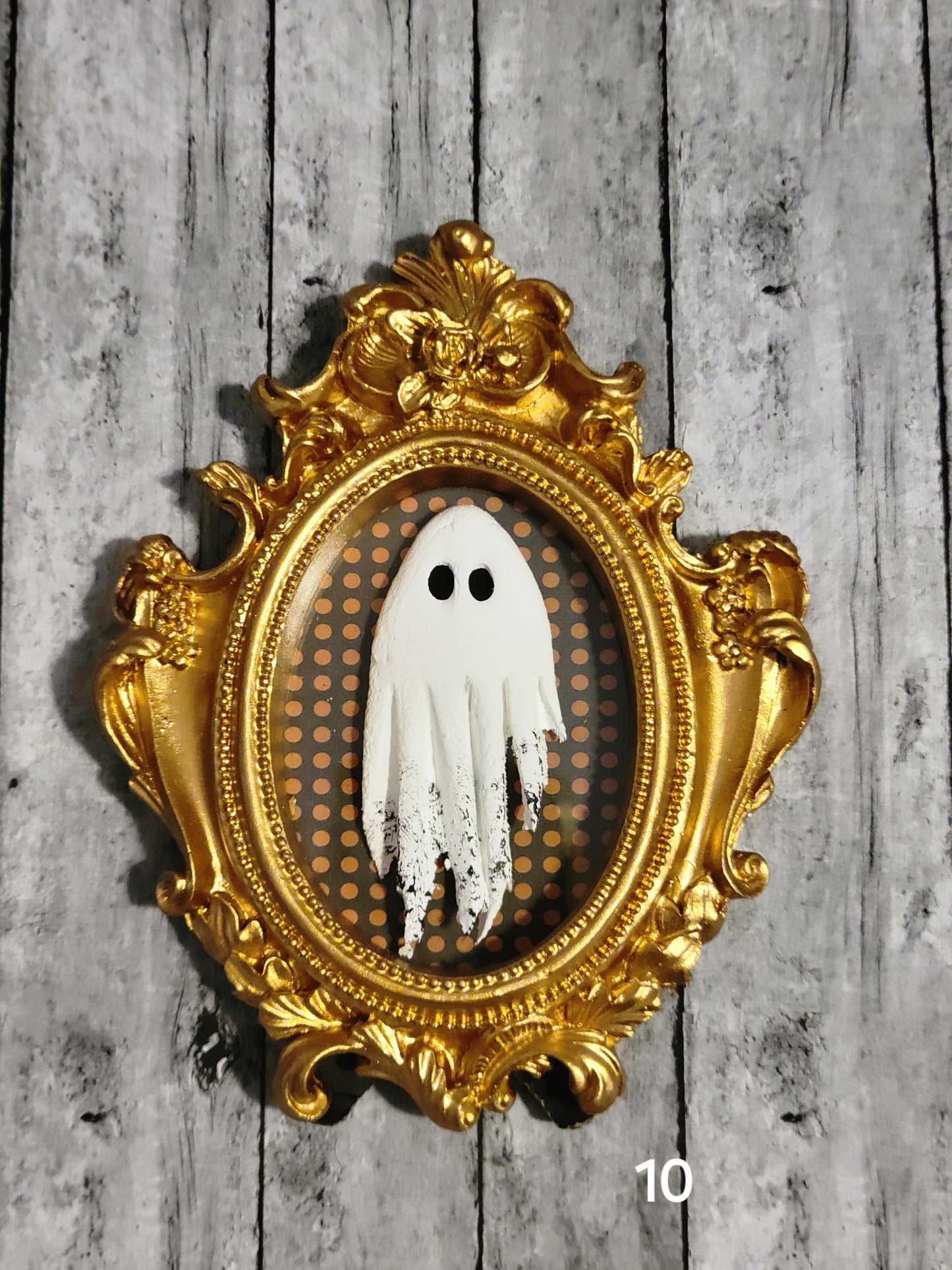 Ghostie Vintage Embossed Gold Oval Frames