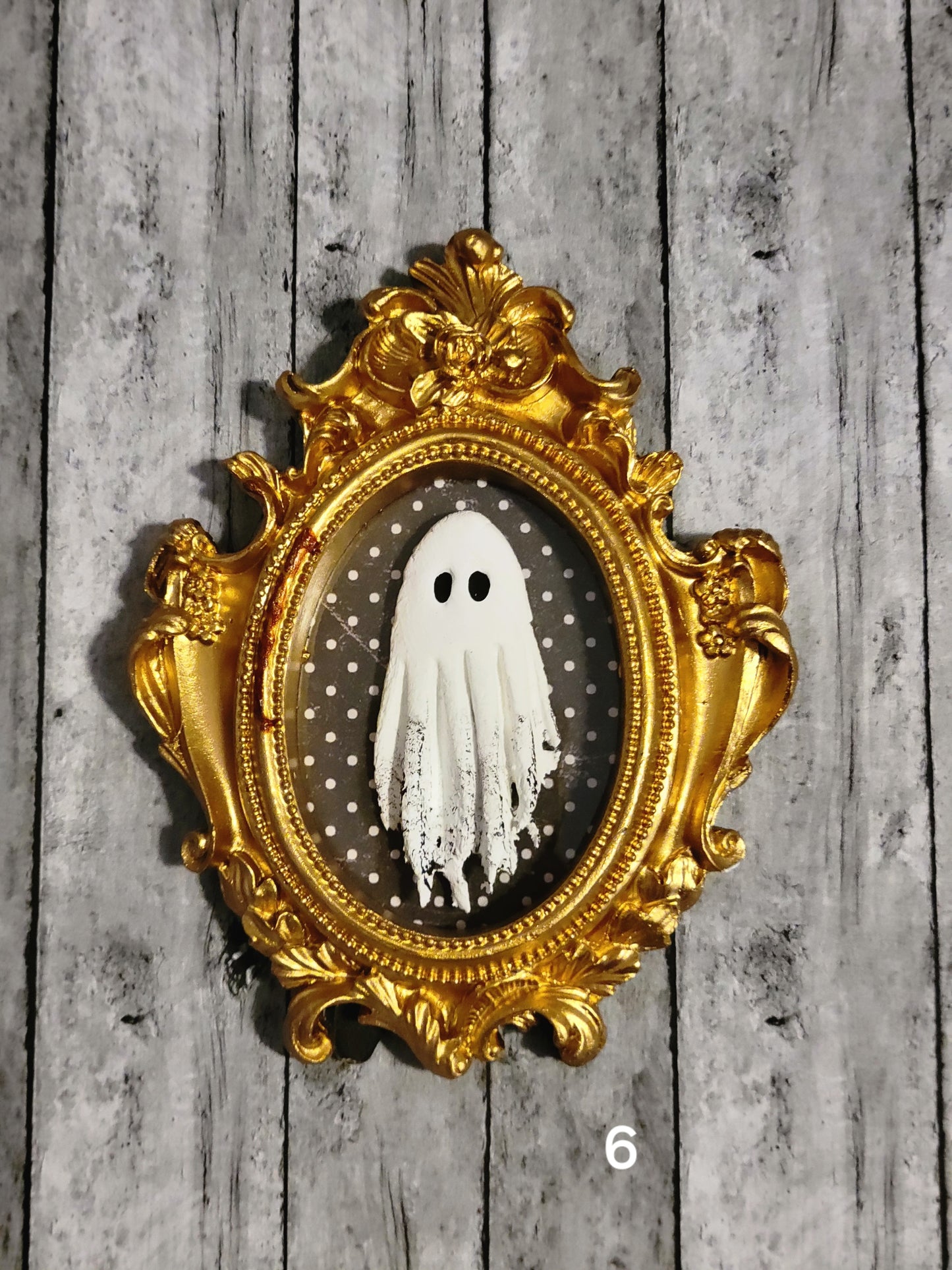 Ghostie Vintage Embossed Gold Oval Frames